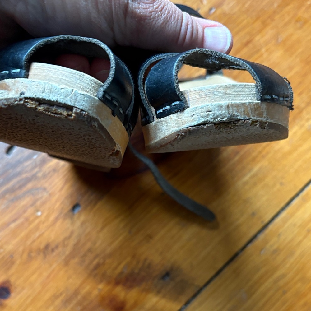 Swedish Hasbeens Black Leather Mules - Picture 5 of 9